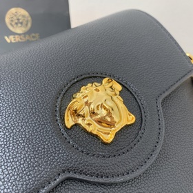 Versace Сумка-тофу Изготовлена в Италииз высококачественной кожи