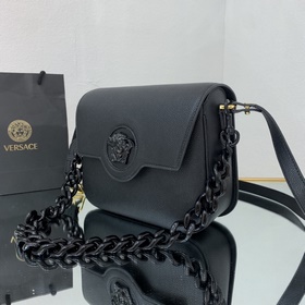 Versace Сумка-тофу Изготовлена в Италииз высококачественной кожи