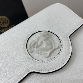 Versace Сумка-тофу Изготовлена в Италииз высококачественной кожи