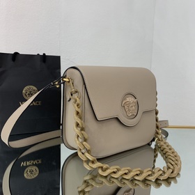 Versace Сумка-тофу Изготовлена в Италииз высококачественной кожи