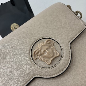 Versace Сумка-тофу Изготовлена в Италииз высококачественной кожи