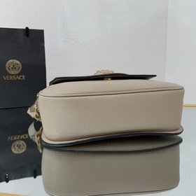 Versace Сумка-тофу Изготовлена в Италииз высококачественной кожи