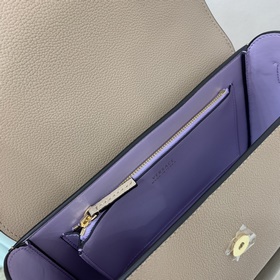 Versace Сумка-тофу Изготовлена в Италииз высококачественной кожи