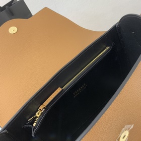 Versace Сумка-тофу Изготовлена в Италииз высококачественной кожи