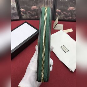 Новейшая модель кошелька с принтом Ophidia от Gucci, полностью на