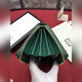 Новейшая модель кошелька с принтом Ophidia от Gucci, полностью на