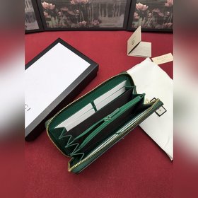 Новейшая модель кошелька с принтом Ophidia от Gucci, полностью на