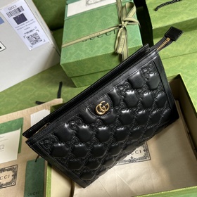 Поставляется в оригинальной зеленой коробке. Клатч из мягкой кож