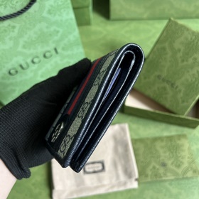 «В комплекте оригинальная зеленая коробка». Поступил в продажу но