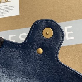 Модель Gucci： 574969 Новая модель GGMarmont изготовлена из белой 