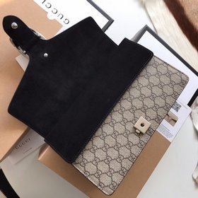 Модель сумки Gucci： 400249. Сумка с тисненым узором и пряжкой вид