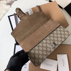 Модель сумки Gucci： 400249. Сумка с тисненым узором и пряжкой вид