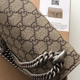 Модель сумки Gucci： 400249. Сумка с тисненым узором и пряжкой вид