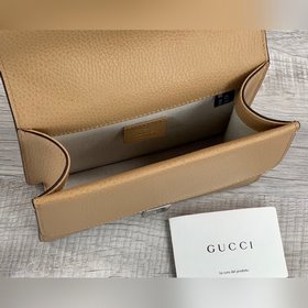 Новая модель сумки Gucci из кожи цвета абрикосового коричневого, 