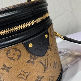 LV VANITY Сумка M43986, вдохновленная историческим дизайном косме