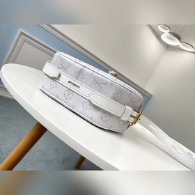 LV Модель M52294 Белая сумка BOITE CHAPEAU В коллекции осень-зима