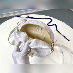 LV Модель M52294 Белая сумка BOITE CHAPEAU В коллекции осень-зима