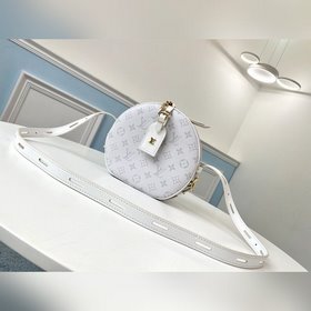 LV Модель M52294 Белая сумка BOITE CHAPEAU В коллекции осень-зима