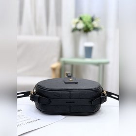 LV Модель M45167 Nicolas Ghesquiè переосмыслил классическую шляпн