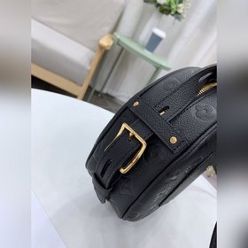 LV Модель M45167 Nicolas Ghesquiè переосмыслил классическую шляпн