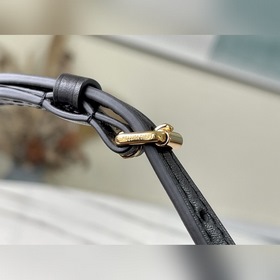 LV Модель： M44699 Мини-сумка из покрытого полотна стеганой подкл