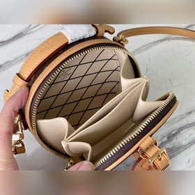 LV Модель： M44699 Мини-сумка из покрытого полотна стеганой подкл