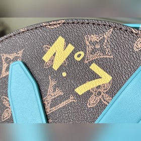 LV Артикул： M59706 Синяя сумка-диск Уникальная круглая форма и к