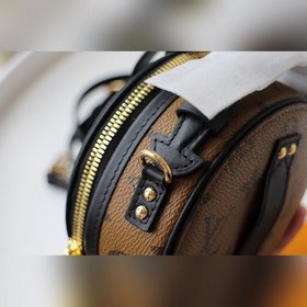LV Mini Boite Chapeau Сумка Модель M44699 Изготовлена из ткани с