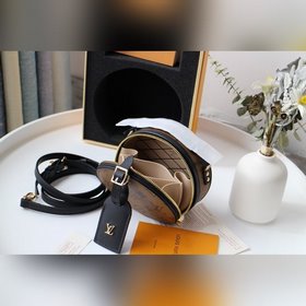 LV Mini Boite Chapeau Сумка Модель M44699 Изготовлена из ткани с