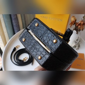 LV PETITE BOITE CHAPEAU Сумка Артикул： M43514 Рельефная текстура