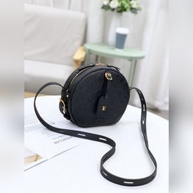 LV Модель M45167 Nicolas Ghesquiè переосмыслил классическую шляпн