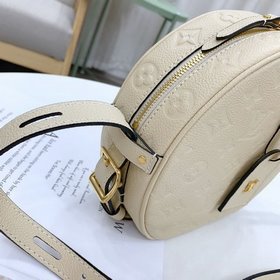 LV Модель M45276 Nicolas Ghesquiè переосмыслил классическую шляпн