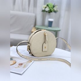 LV Модель M45276 Nicolas Ghesquiè переосмыслил классическую шляпн