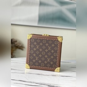LV Артикул： M20040 Зеленая шкатулка для украшений. Новинка в асс