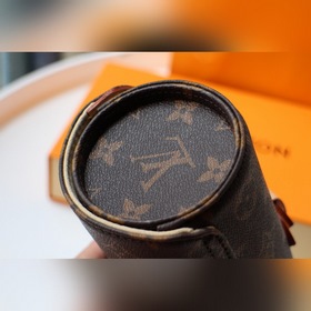 LV Ящик для хранения часов Артикул： M47530 Этот цилиндрический