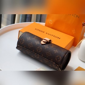 LV Ящик для хранения часов Артикул： M47530 Этот цилиндрический 
