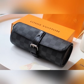 LV часовой футляр Артикул： M47530 Этот цилиндрический футляр дл