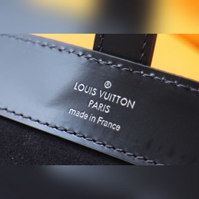 LV часовой футляр Артикул： M47530 Этот цилиндрический футляр дл