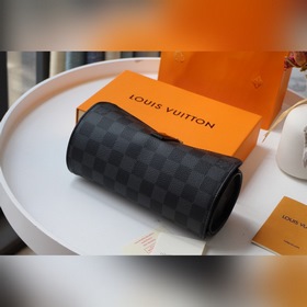 LV часовой футляр Артикул： M47530 Этот цилиндрический футляр дл