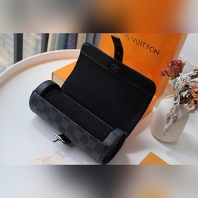 LV часовой футляр Артикул： M47530 Этот цилиндрический футляр дл