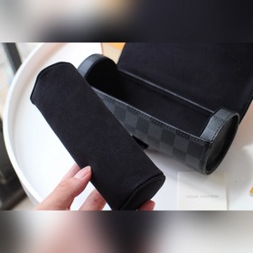 LV часовой футляр Артикул： M47530 Этот цилиндрический футляр дл