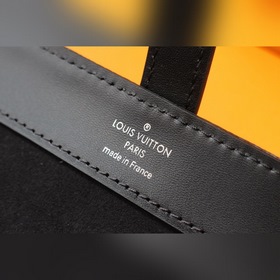 LV часовой футляр Артикул： M47530 Этот цилиндрический футляр для
