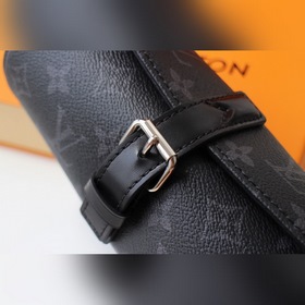 LV часовой футляр Артикул： M47530 Этот цилиндрический футляр для
