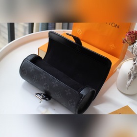 LV часовой футляр Артикул： M47530 Этот цилиндрический футляр для