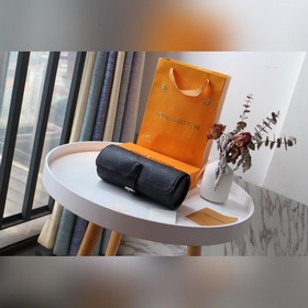 LV часовой футляр Артикул： M47530 Этот цилиндрический футляр для