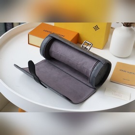 LV часовой футляр Артикул： M47530 Silver Flower Этот цилиндриче