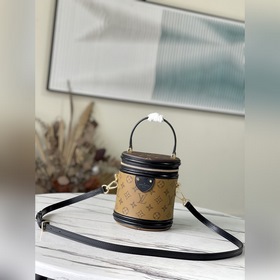LV Косметичка в форме цилиндра Модель： M43986 Модель для подиума