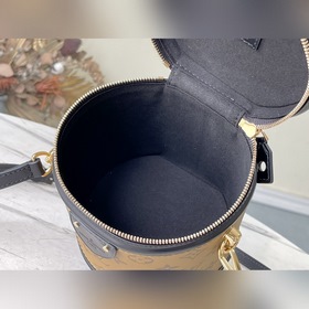 LV Косметичка в форме цилиндра Модель： M43986 Модель для подиума