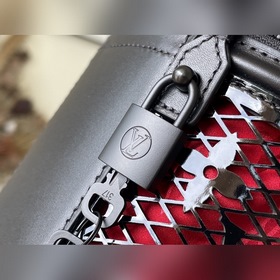 LV Модель： M2036 Сумка, вдохновленная косметичкой 1990-х годов Н