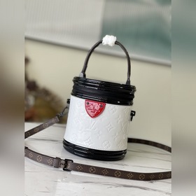 LV Артикул： M20487 Эта сумка изготовлена из лакированной кожи с